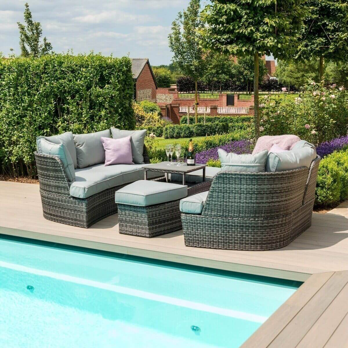 Maze Outdoor Cheltenham Daybed