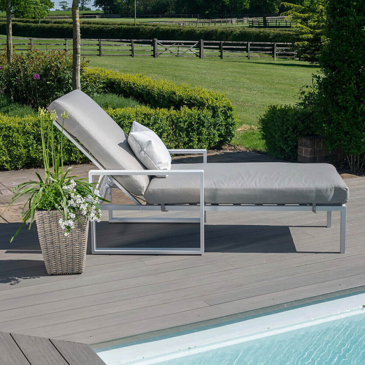 Maze Outdoor Amalfi Sunlounger